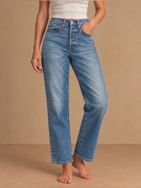 Levi’s Ribcage Straight Ankle Jeans – Size 26
